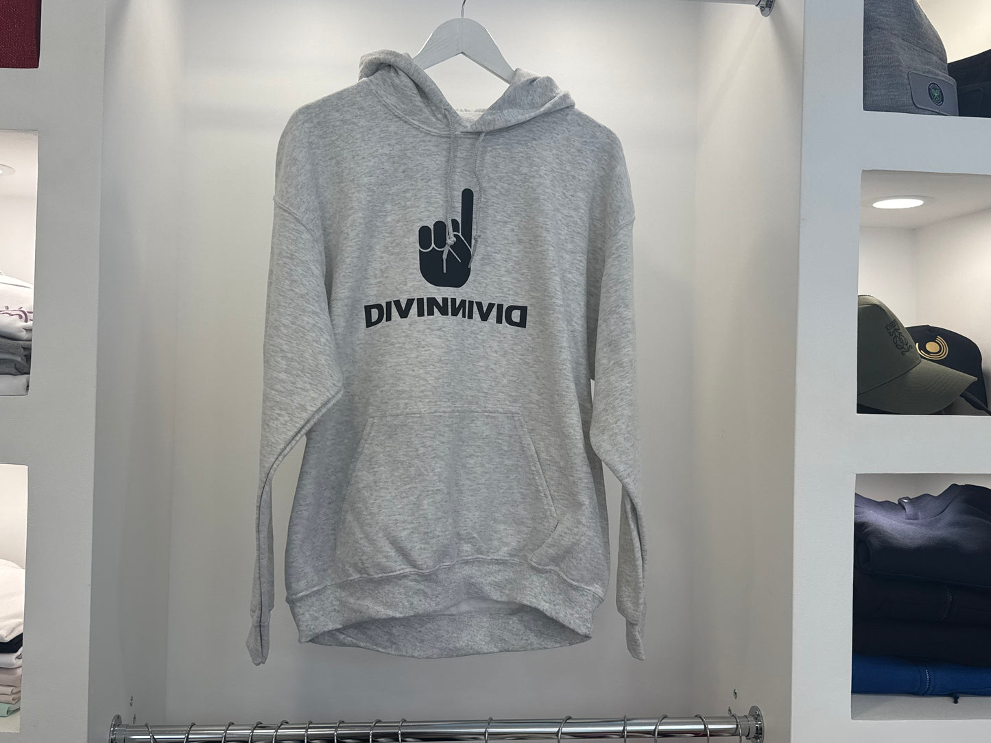 Sweat à capuche logo centré DIVINNIVID